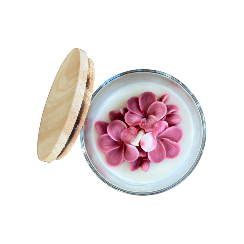 Vela Aromática de 80 Gramas em Copo com tampa de Madeira - Flor Hortência