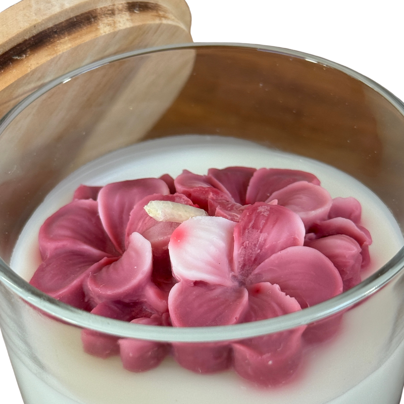 Vela Aromática de 80 Gramas em Copo com tampa de Madeira - Flor Hortência